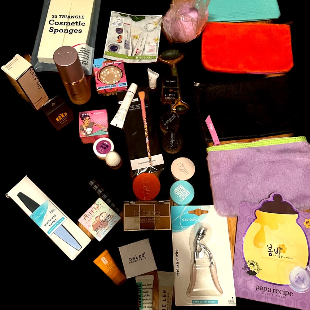 HUGE MAKEUP BUNDLE!!
